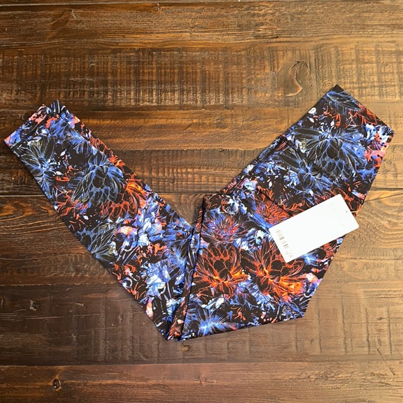 Lululemon. Wonder Under Super HR Tight. - Picture 1 of 3